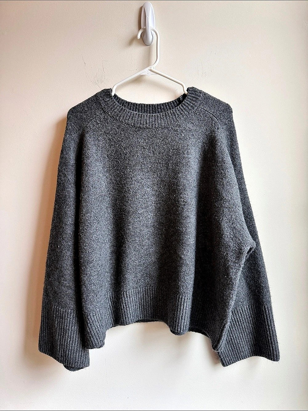 1.STATE Gray Crew Neck Sweater Size Large Like New
